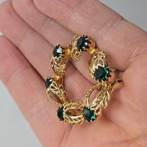 Vintage Green Rhinestones With Gold Tone Filigree Leaf Circular Brooch